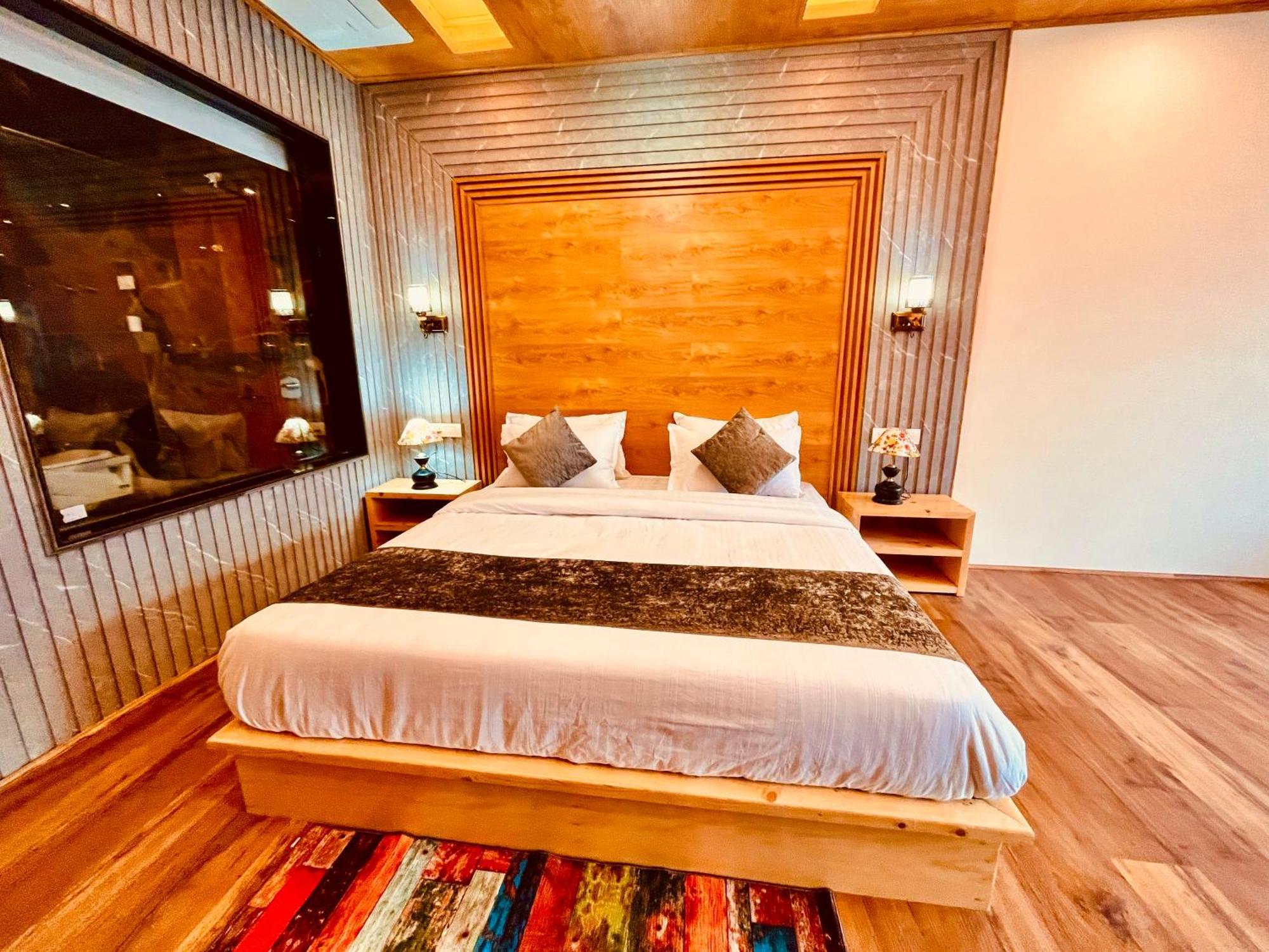 Naina Deventure Resort, Manali - Premium Rooms With Centrally Heated & Scenic View Exteriér fotografie