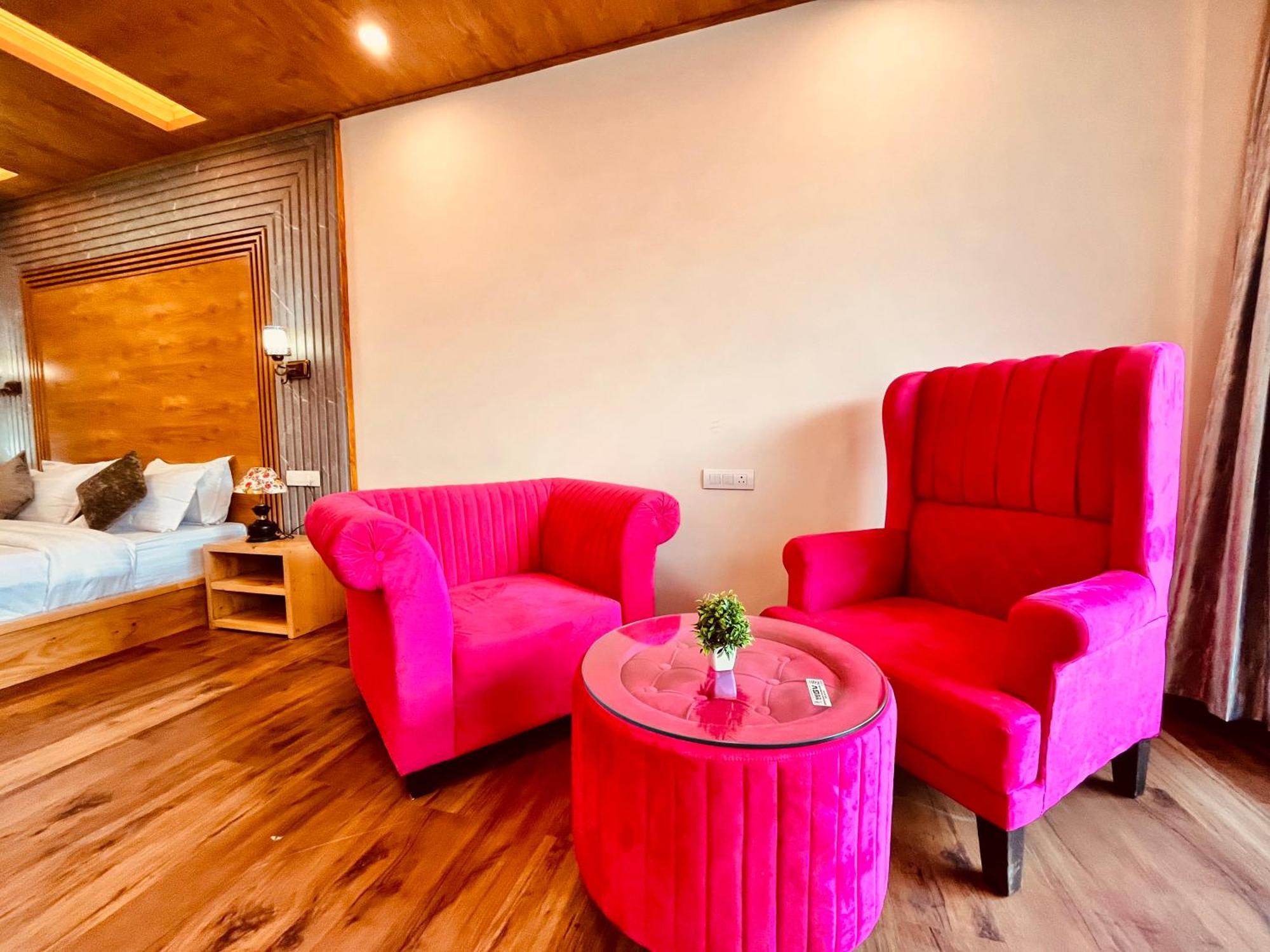 Naina Deventure Resort, Manali - Premium Rooms With Centrally Heated & Scenic View Exteriér fotografie